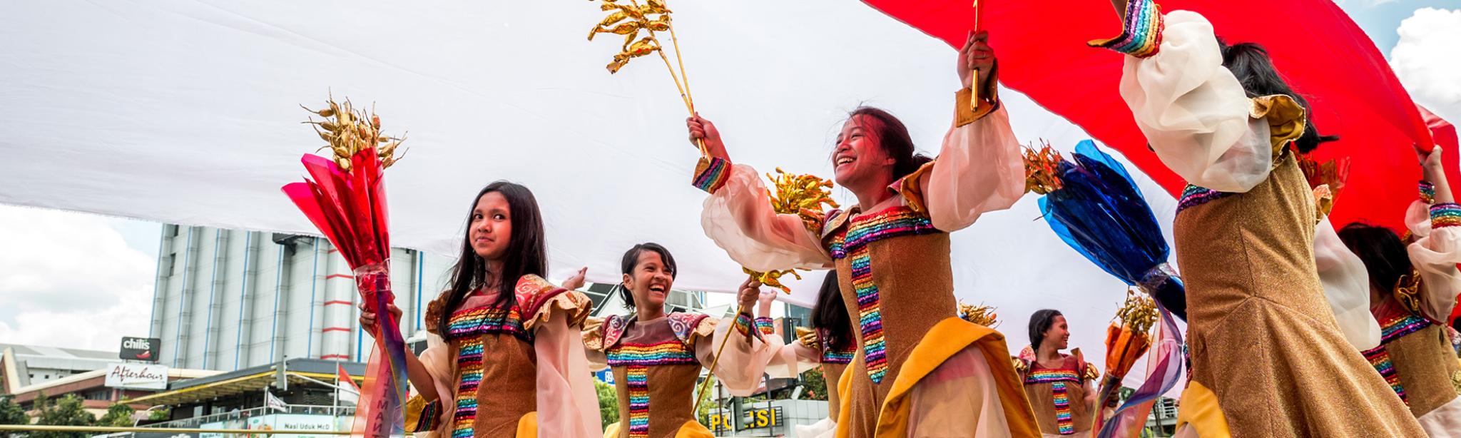 Indonesian girls in dance costumes