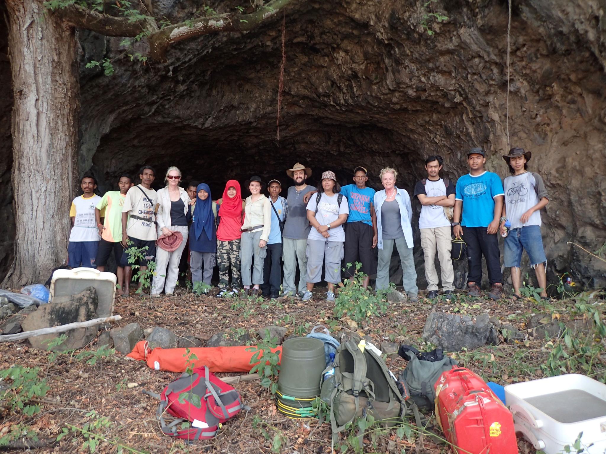 Excavations at Makpan Cave in East Nusa Tenggara by Indonesian and Australian archaeologists