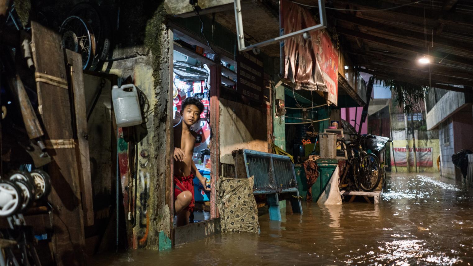 Banjir kiriman in South Jakarta by Ray Yen 