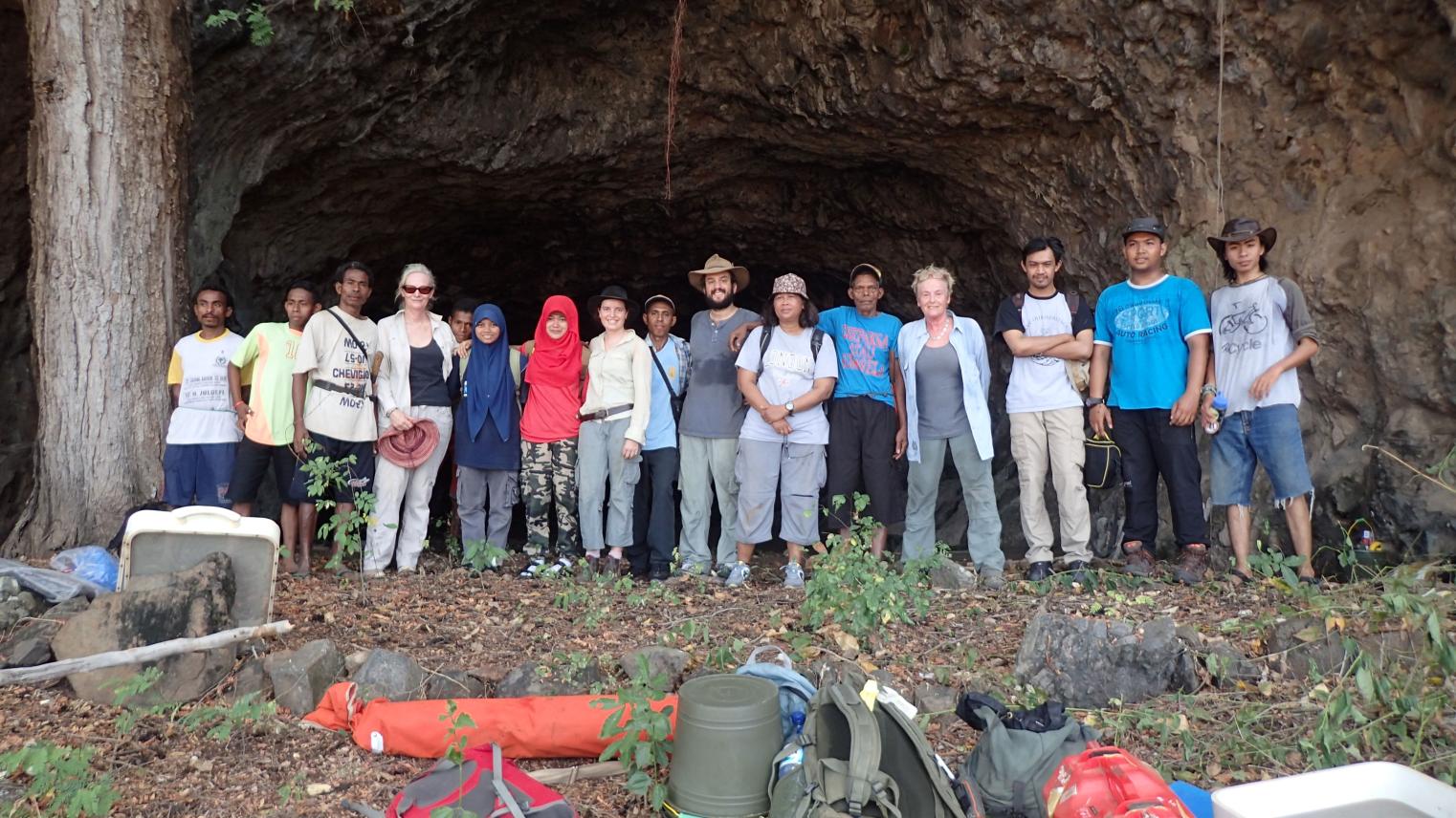 Excavations at Makpan Cave in East Nusa Tenggara by Indonesian and Australian archaeologists